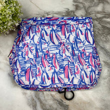 Load image into Gallery viewer, Hanging Toiletry Bag - Abstract Pelican