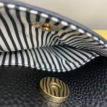Load image into Gallery viewer, Evelyn Crossbody Purse - Black