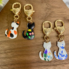 Load image into Gallery viewer, Keychain - Cat Heart Charm

