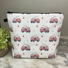 Load image into Gallery viewer, Pouch XL - Firetruck
