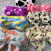 Load image into Gallery viewer, Headband Fuzzy with Bow
